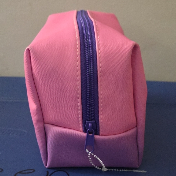 Hello Kitty × Creme Shop Accessory Bag/ Cosmetic Bag - Picture 4 of 6